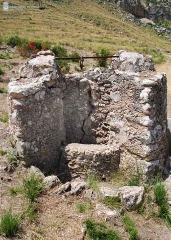 <p>Pou de Ses S&iacute;nies, Finca P&uacute;blica Galatz&oacute;, Es Capdell&agrave;</p>