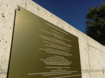 <p>Listado de cosas en las que pensar cuando uno est&aacute; en esta plaza/Bartomeu Sastre</p>